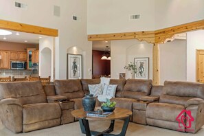 TV, fireplace, offices - Hacienda de Corrales – Irvie Signature Estate (Corrales)