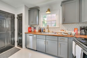 Fridge, microwave, stovetop, dishwasher - 3 Mi to Dtwn: Updated Home w/ Hot Tub in Lexington (Lexington)