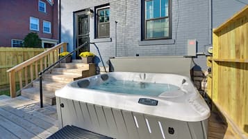 Bain à remous extérieur