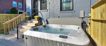 3 Mi to Dtwn: Updated Home w/ Hot Tub in Lexington