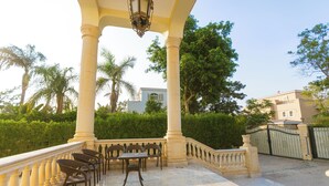 شرفة/رواق