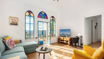 Talo, vuoristonäköala | Oleskelualue | Älytelevisio