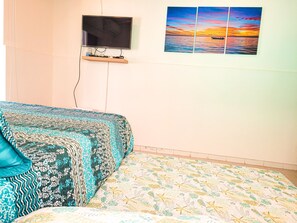 4 habitaciones, tabla de planchar con plancha, internet y ropa de cama