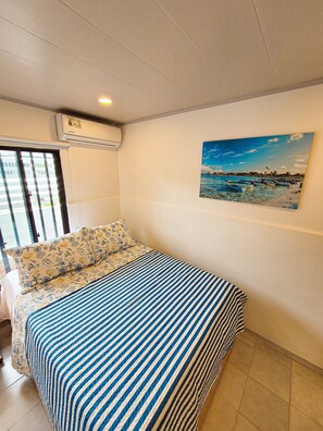 4 bedrooms, iron/ironing board, Internet, bed sheets