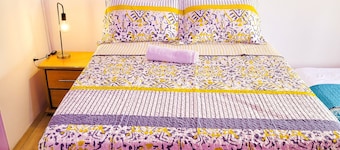 Cottage for family or friends in quiet residential neighborhood. 3 km from downtown.