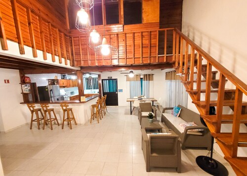 Cottage for family or friends in quiet residential neighborhood. 3 km from downtown.