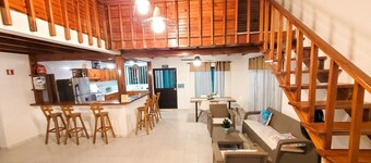 Cottage for family or friends in quiet residential neighborhood. 3 km from downtown.