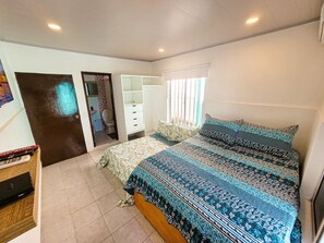 4 bedrooms, iron/ironing board, Internet, bed sheets