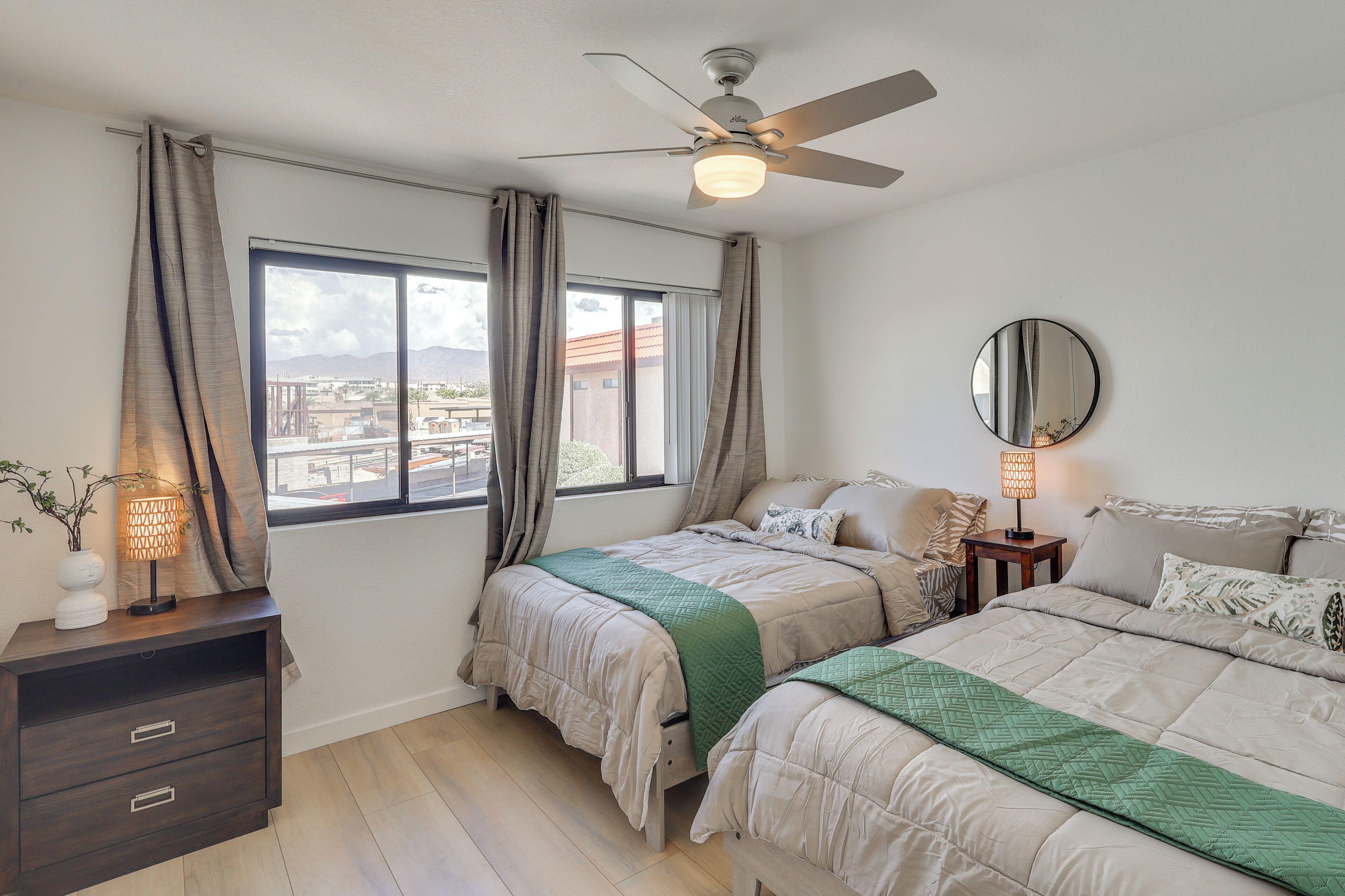2 bedrooms, desk, internet, bed sheets