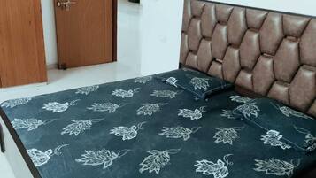 Apartment, 2 Bedrooms, Smoking, Balcony | 2 bedrooms