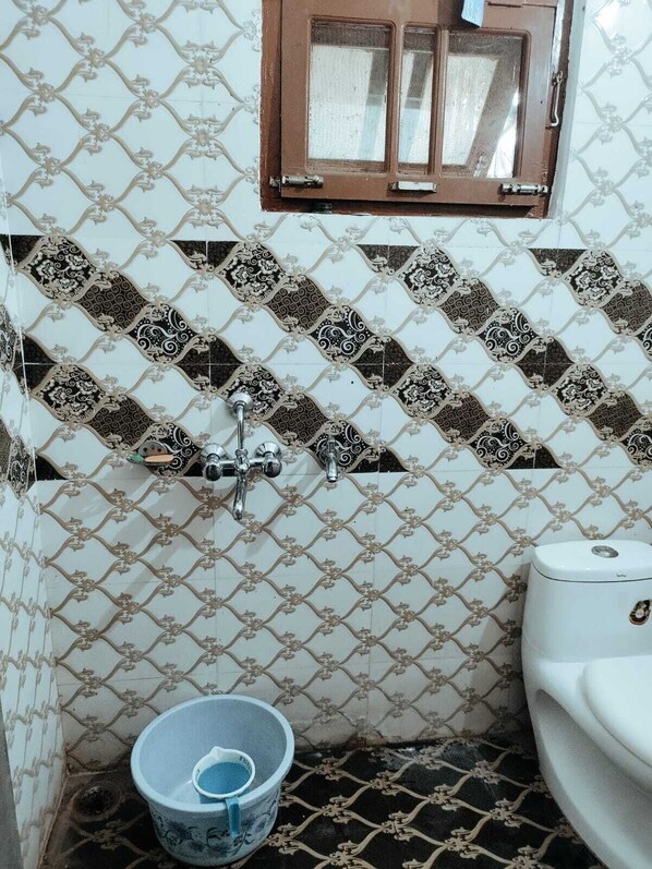 Apartment, 2 Bedrooms, Smoking, Balcony | Bathroom amenities