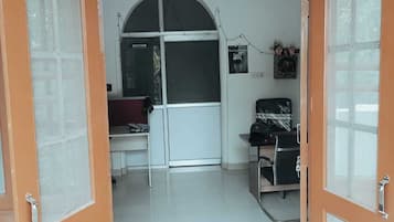 Apartment, 2 Bedrooms, Smoking, Balcony | Interior
