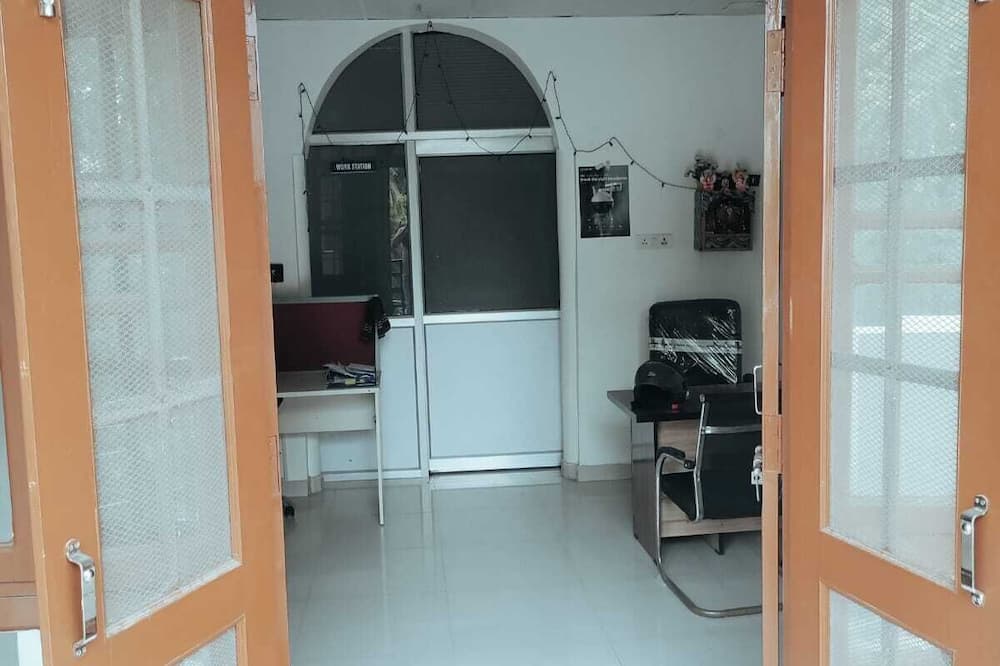 Spacious Peaceful Apartment for Two Families in Lucknow