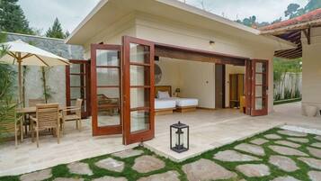 A modern house with an open-plan living area, a dining area, and a bedroom.