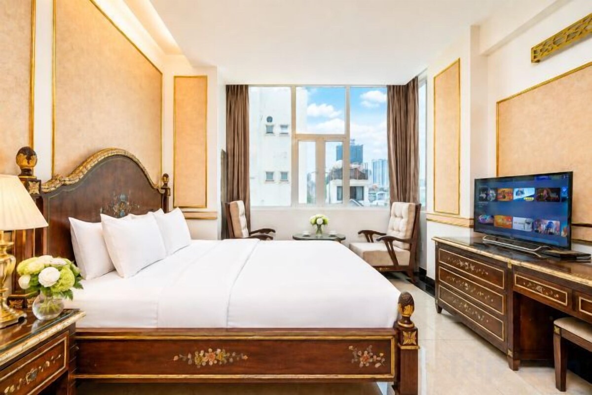 Studio Double Bed City View