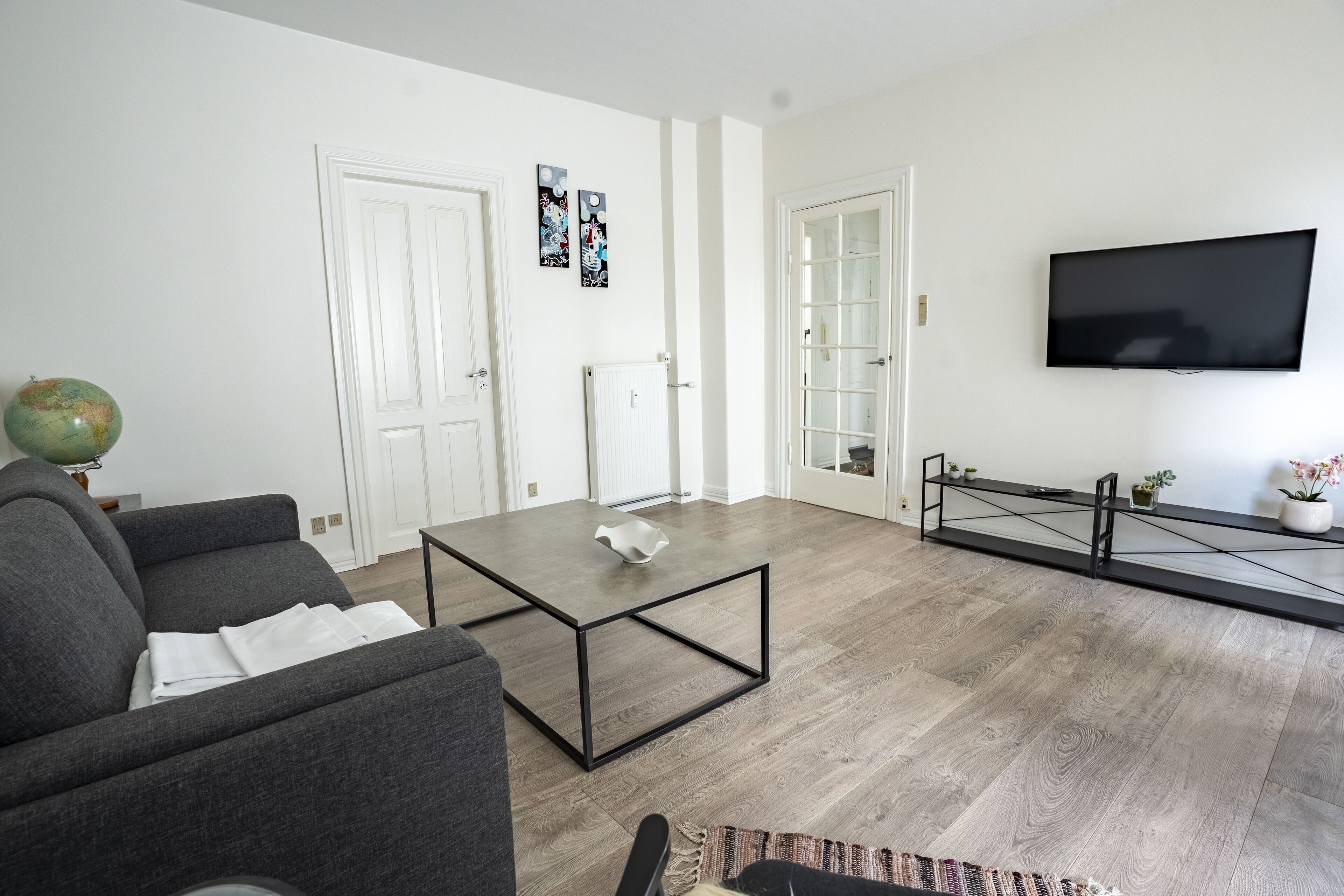 Family Apartment, Courtyard View | Living area