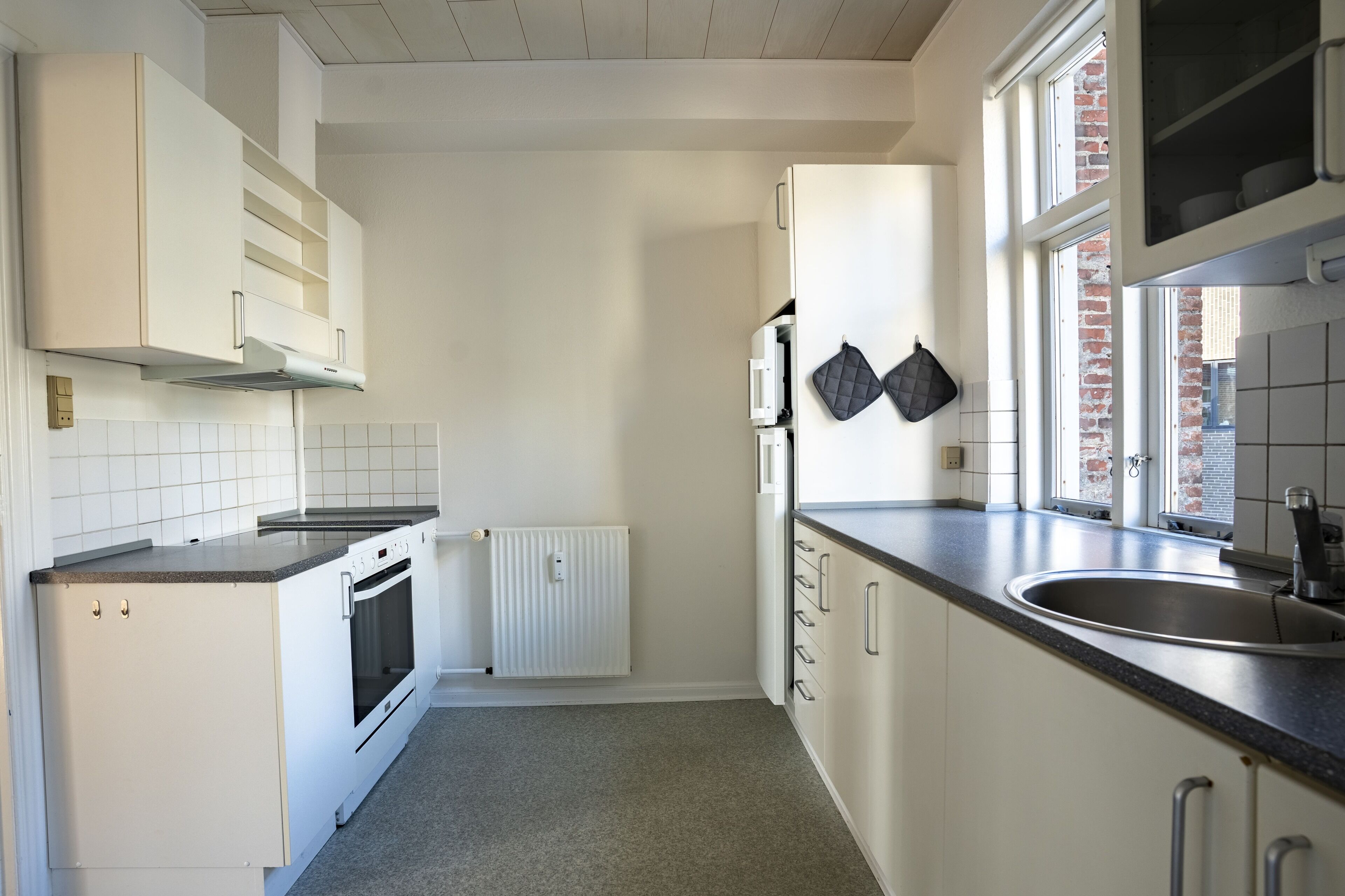 Apartemen Klasik, pemandangan halaman | Dapur pribadi | Lemari es, microwave, oven, dan kompor