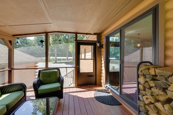 Screened-In Porch
