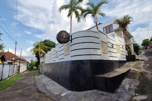 A large, cylindrical building with a sign indicating it is a museum. - Lemon Tree Hotel Bali (Bali)