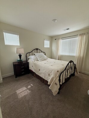 3 bedrooms, desk, iron/ironing board, free WiFi