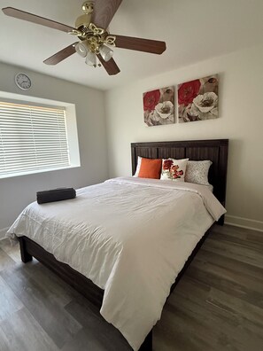 3 bedrooms, desk, iron/ironing board, free WiFi