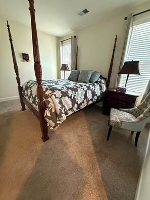 3 habitaciones, escritorio, tabla de planchar con plancha y wifi gratis