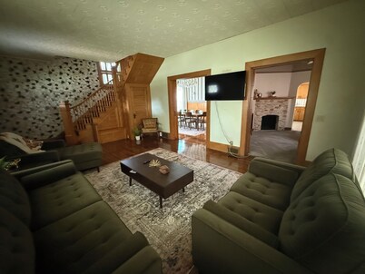 Unique spacious 4 bedroom located in the heart of Holdrege close to everything