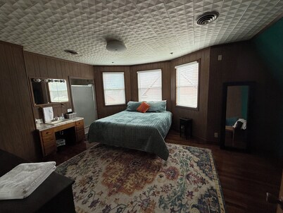 Unique spacious 4 bedroom located in the heart of Holdrege close to everything