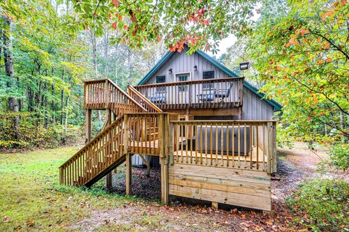 Hot Tub Haven 10 Mi to Hocking Hills State Park!