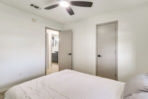 4 chambres, fer et planche à repasser, accès Internet, draps fournis