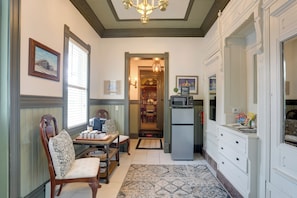 Interior - The Presidential Stay, Converted Railcar in DuBois (DuBois)
