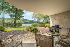 Property grounds - 'Cobbies Cove' Lakefront Gem: Epic Views & Pool! (Lake Harmony)