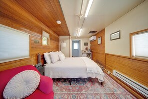 Desk, Internet, bed sheets - 'Red NY Central,' Converted Railcar in DuBois! (DuBois)