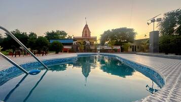 Indoor pool, outdoor pool