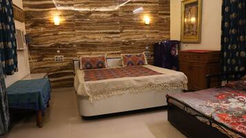 4 bedrooms, free WiFi, bed sheets, wheelchair access