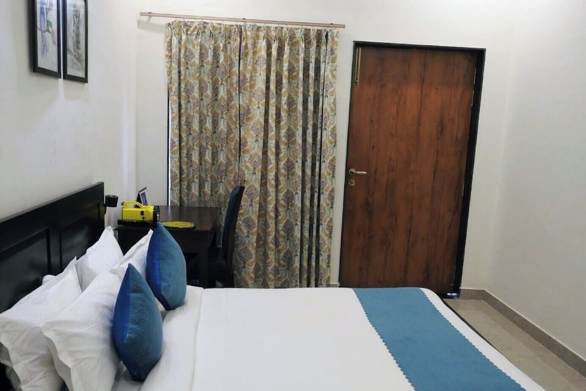 Habitación doble Deluxe | Caja de seguridad en la habitación y tabla de planchar con plancha