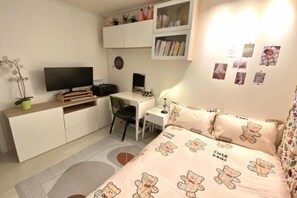 Room - RED PANDA COMMERCE (Seoul)