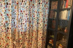 Room - RED PANDA COMMERCE (Seoul)