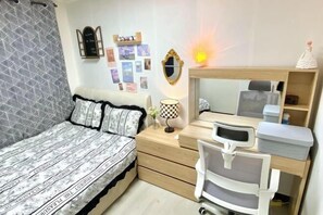 Room - RED PANDA COMMERCE (Seoul)