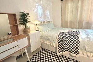 Room - RED PANDA COMMERCE (Seoul)