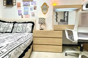 Room - RED PANDA COMMERCE (Seoul)