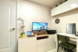 Room - RED PANDA COMMERCE (Seoul)