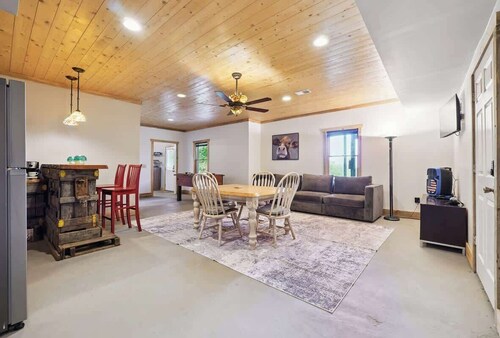 LR Views/HotTub/FastWIFI/Families/Hiking/Orchards