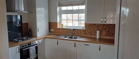 Micro-ondas, fogão, cooktop, lava-louças