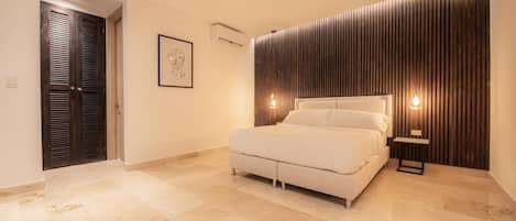 7 عدّة غرف نوم وخزنة داخل الغرفة وواي فاي مجانًا وملاءات أسرّة