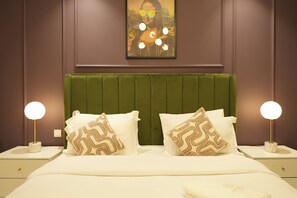 2 bedrooms, in-room safe, desk, iron/ironing board