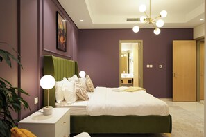 2 bedrooms, in-room safe, desk, iron/ironing board - Skyline Paramount 2BR -  Pool, Balcony & Games (Dubai)