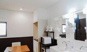 Private kitchen - SAMURAI STAY Senzoku Pond【MALE ONLY】 (Tokyo)