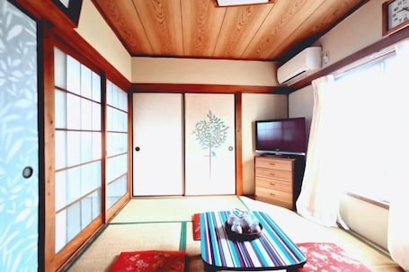Room. Tokyo Yoshimi home stay