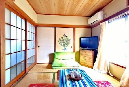 Room. Tokyo Yoshimi home stay